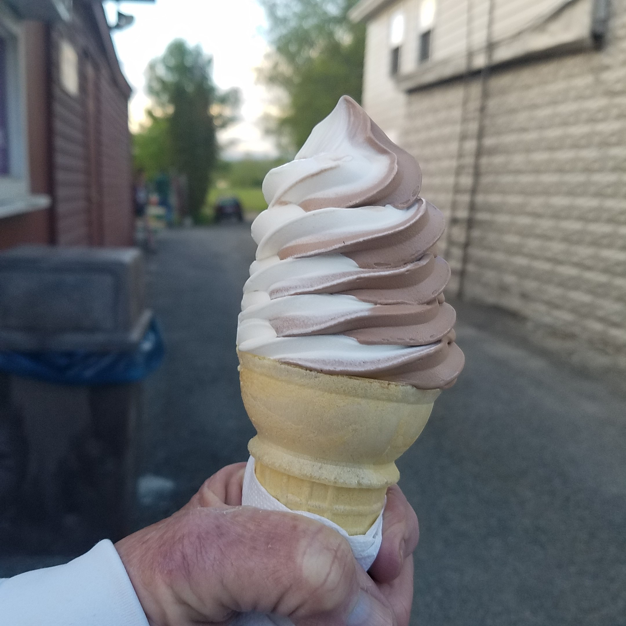 Cravin's Soft Serve & Frozen Yogurt | Pittsfield Ma